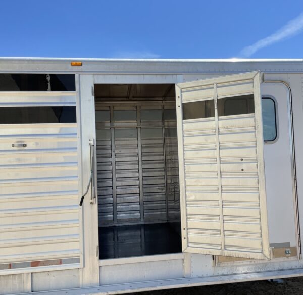 Used 2010 Featherlite – 2 Compartments - Image 17