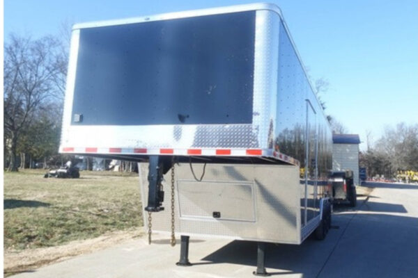 8.5 x 32' Gooseneck King Pin Fifth Wheel Trailer