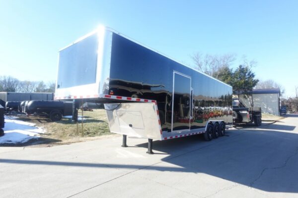 8.5 x 32' Gooseneck King Pin Fifth Wheel Trailer - Image 2