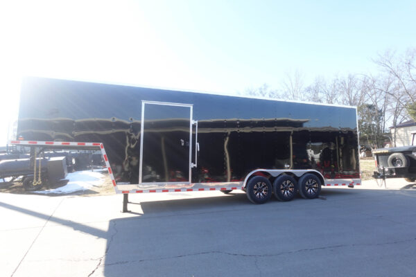 8.5 x 32' Gooseneck King Pin Fifth Wheel Trailer - Image 3