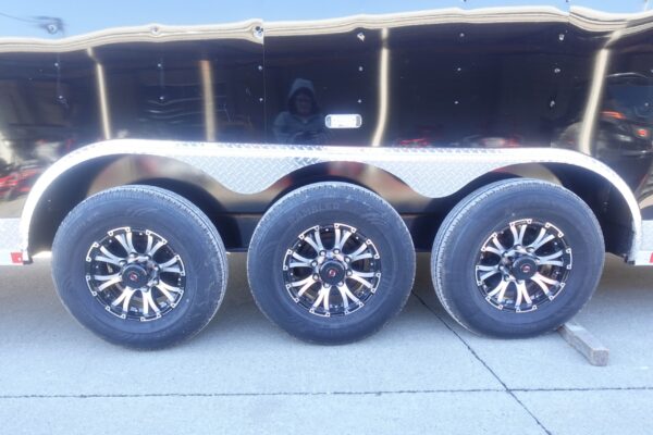 8.5 x 32' Gooseneck King Pin Fifth Wheel Trailer - Image 4