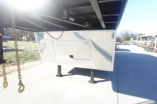 8.5 x 32' Gooseneck King Pin Fifth Wheel Trailer - Image 9